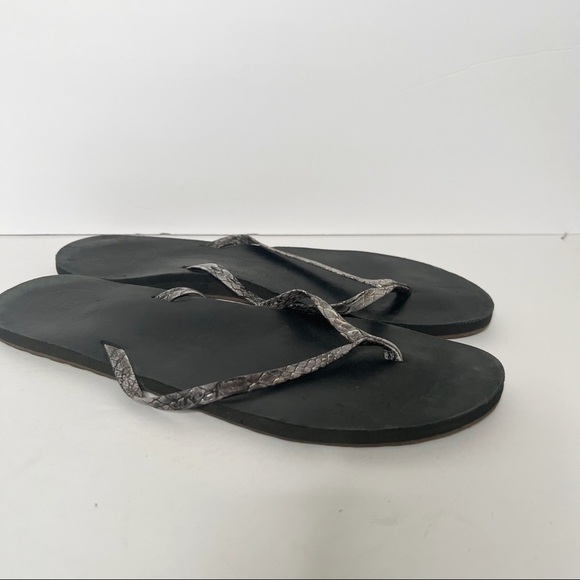 Reef Black Grey Snakeskin Flip Flop Sandals Women’s Size 10 - Picture 3 of 4